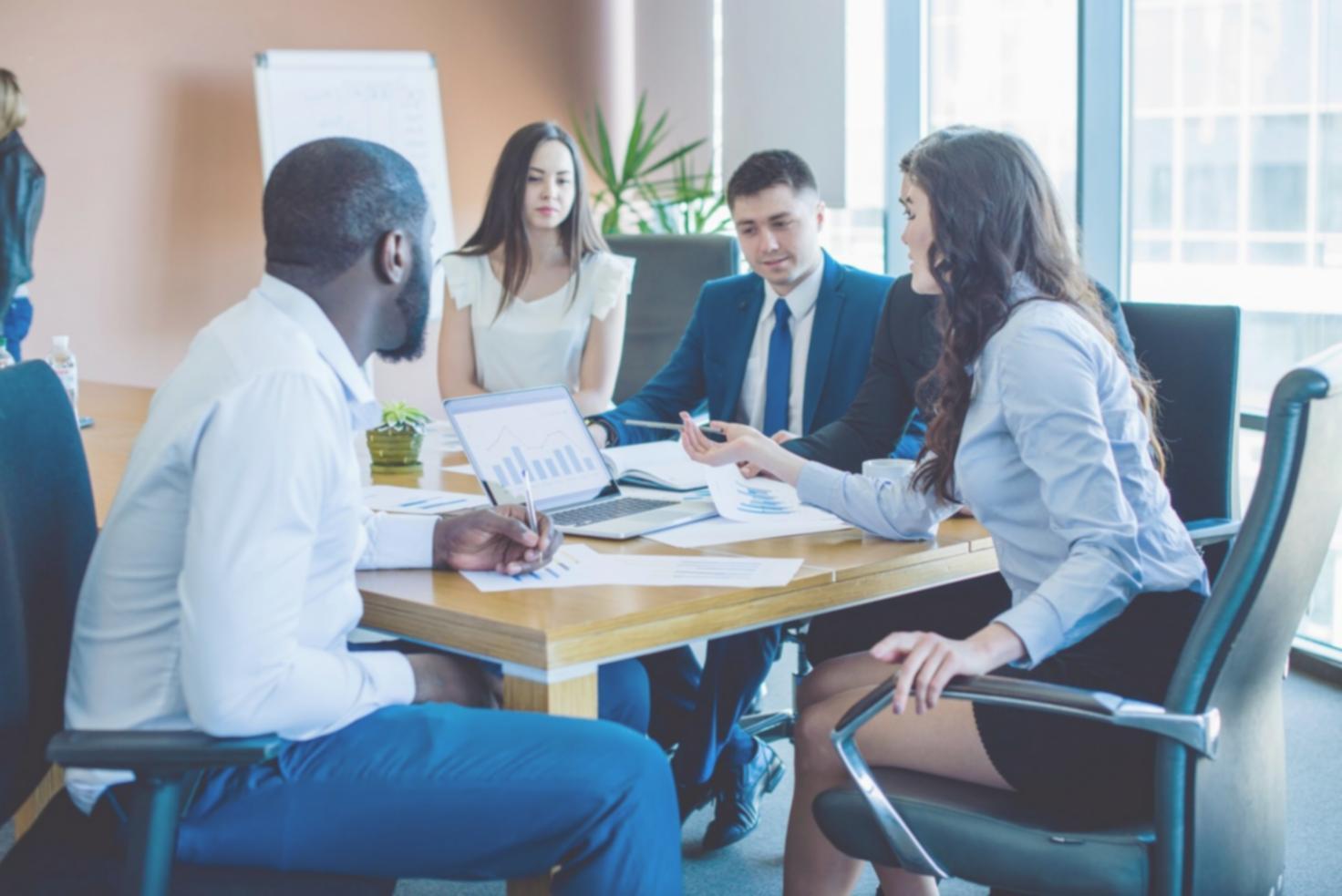 Analisi dei tagli e del flusso narrativo durante il montaggio